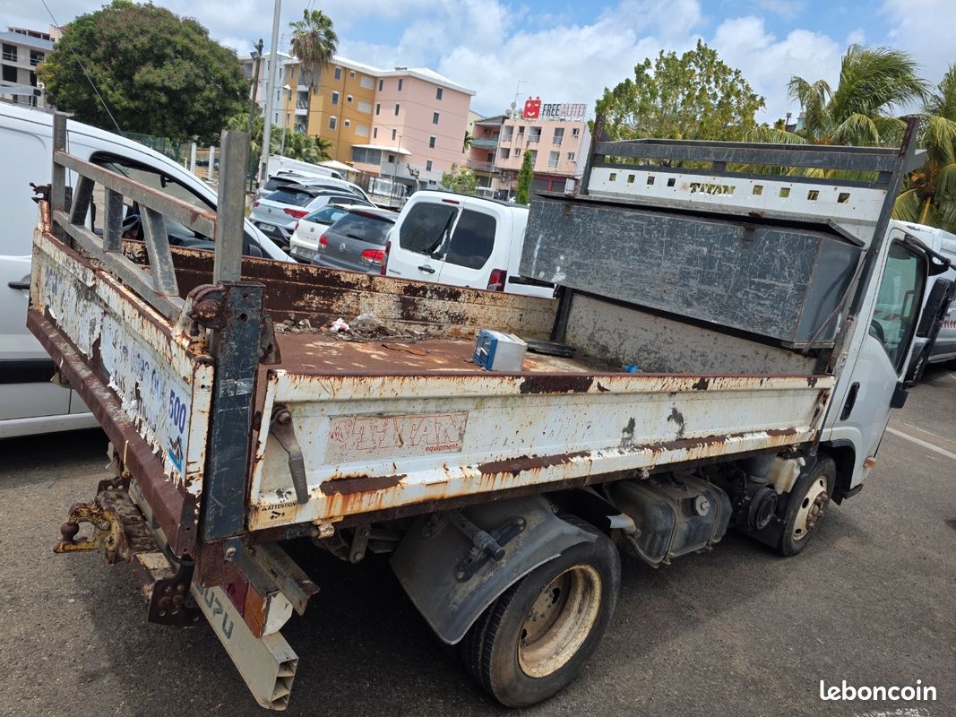 Vend Isuzu tribune bonne m (image 2)