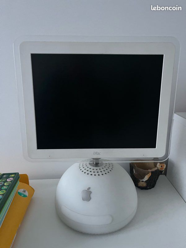Apple 🍏 iMac 2003 (image 1)