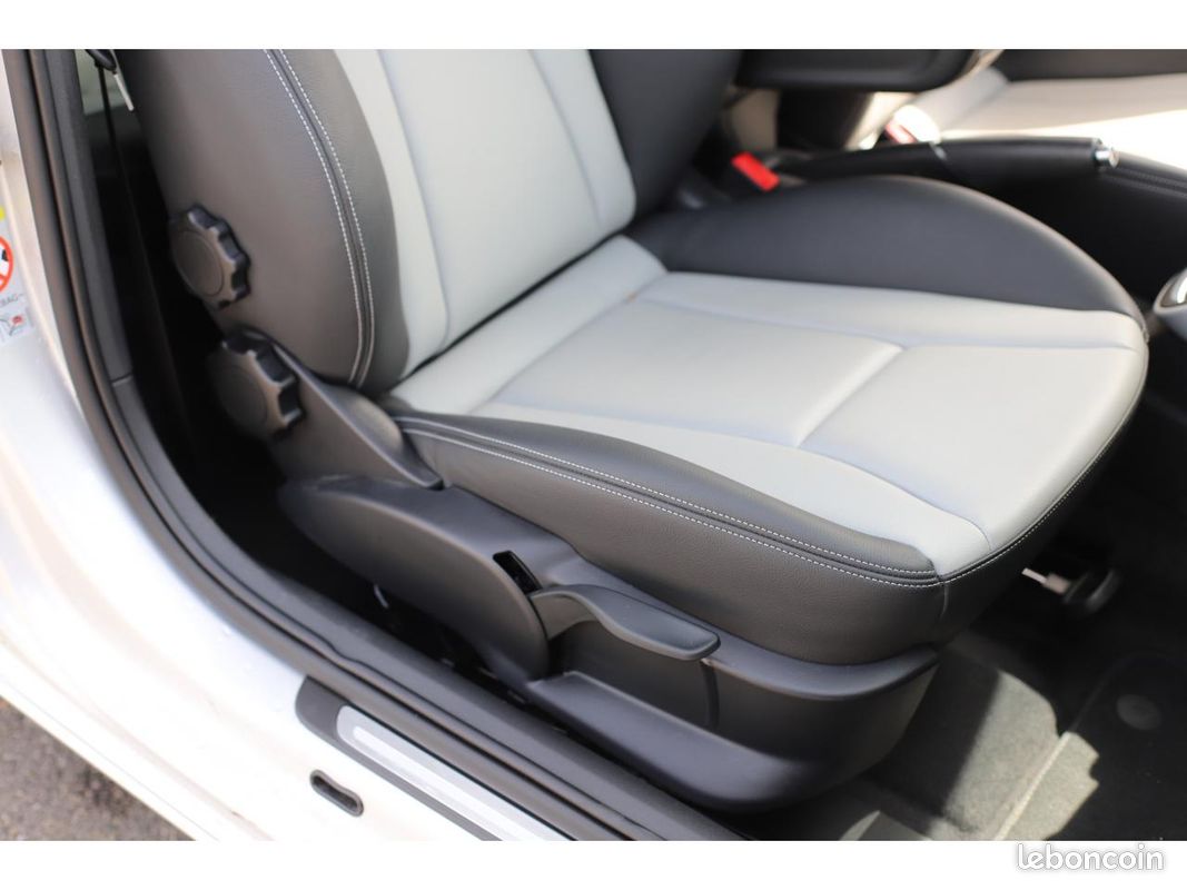 AUDI A1 1.4 TFSI - 122 - BV S-tronic - Start/Stop BERLINE Attraction PHASE 1 (image 18)