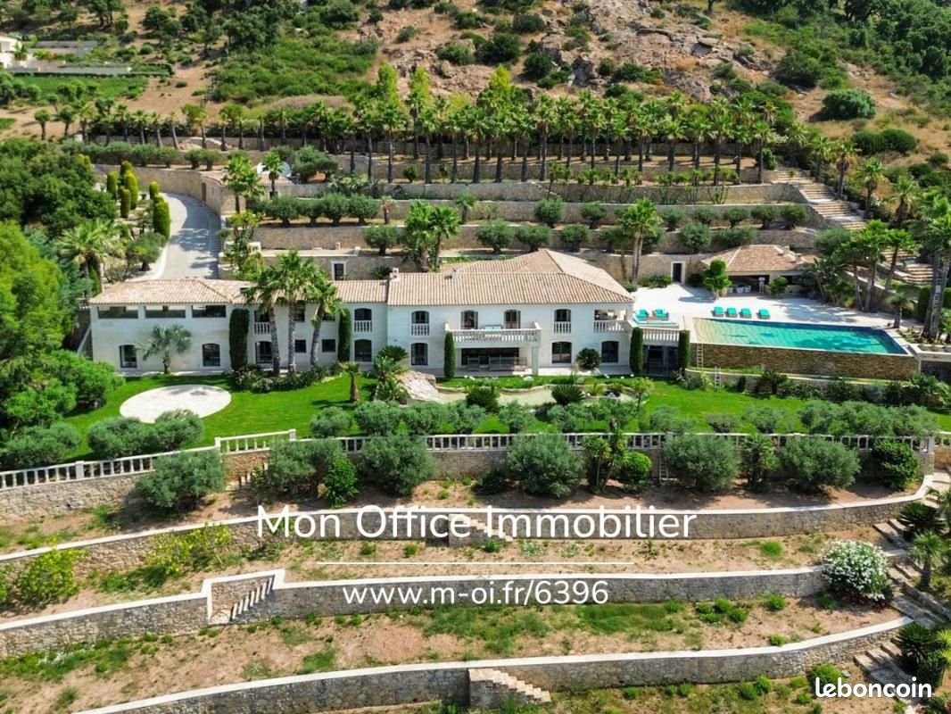 Maison 10 pièces 580 m² · à Grimaud · 580 m² · 13 000 000 €