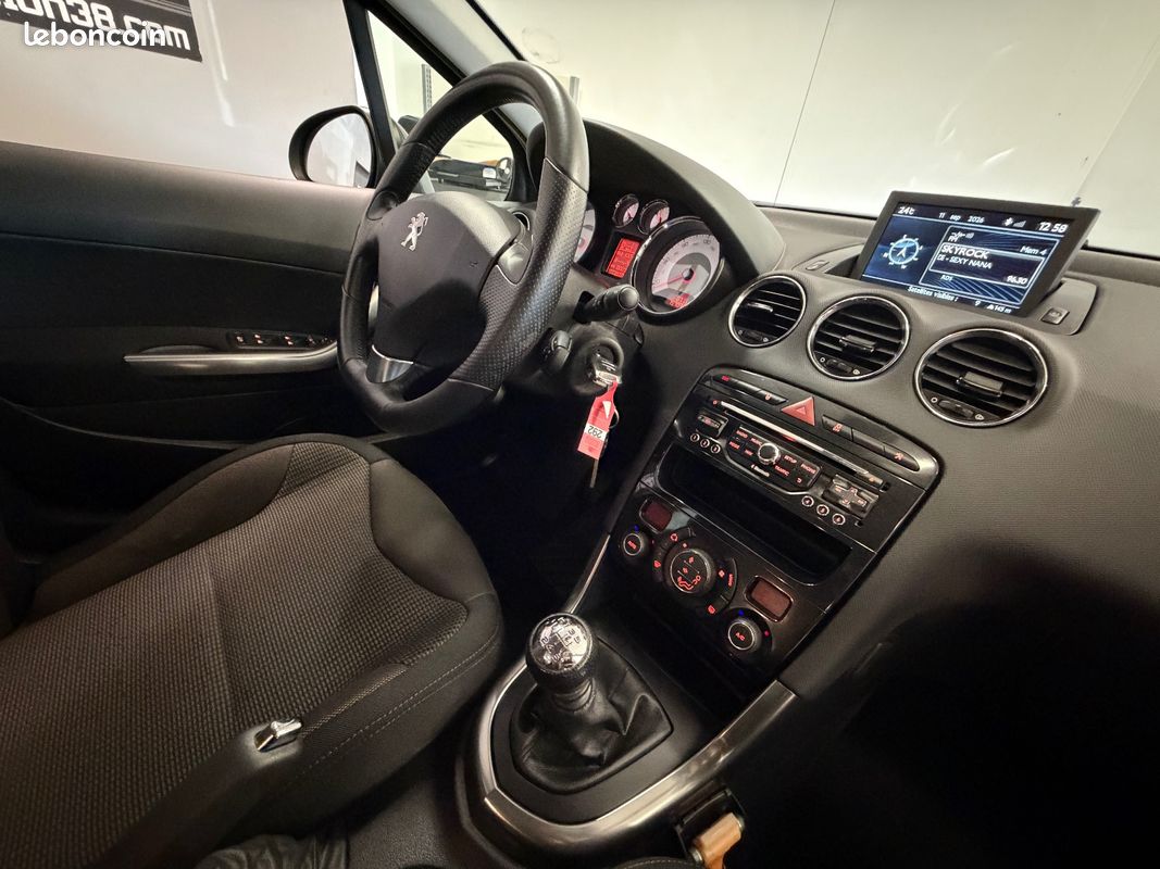 PEUGEOT 308 1.6 e-HDi 115ch FAP Sportium (image 25)