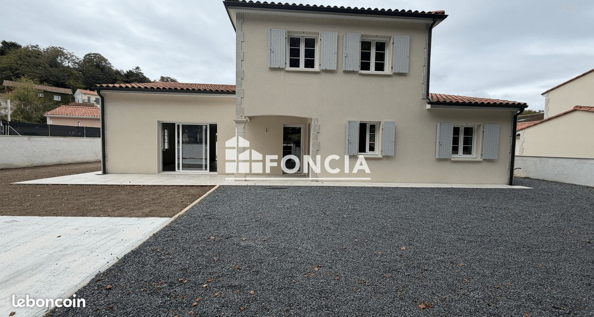 Maison 4 pièces 157 m² · à Angoulême · 156,5 m² · 1 310 €/mois