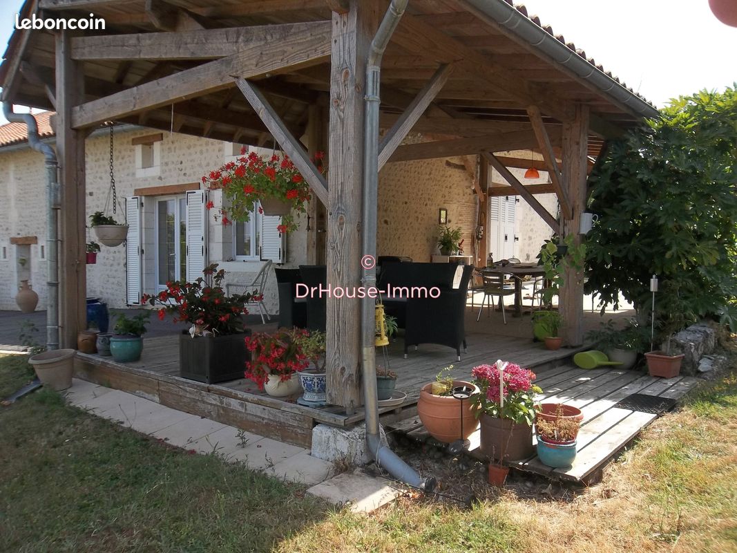 Maison 6 pièces 285 m² - Villebois-Lavalette 16320 (image principale 4)
