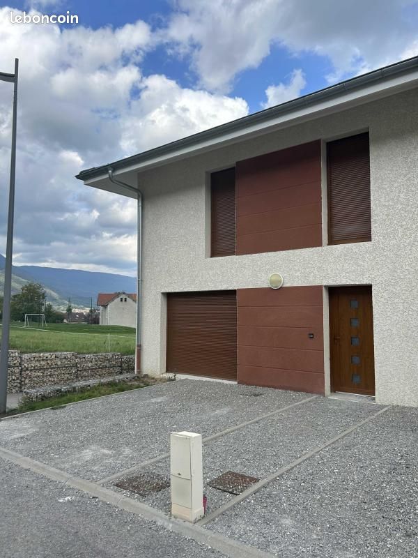Maison 4 pièces 87 m² · à Chevrier · 87 m² · 1 525 €