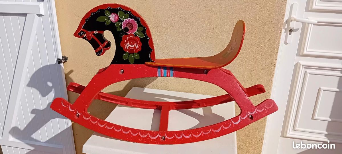 Cheval à bascule (image 1)