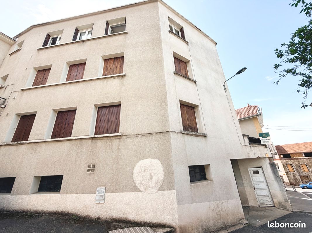 Local commercial 9 pièces 174 m² · à Saint-Étienne · 174 m² · 210 000 €