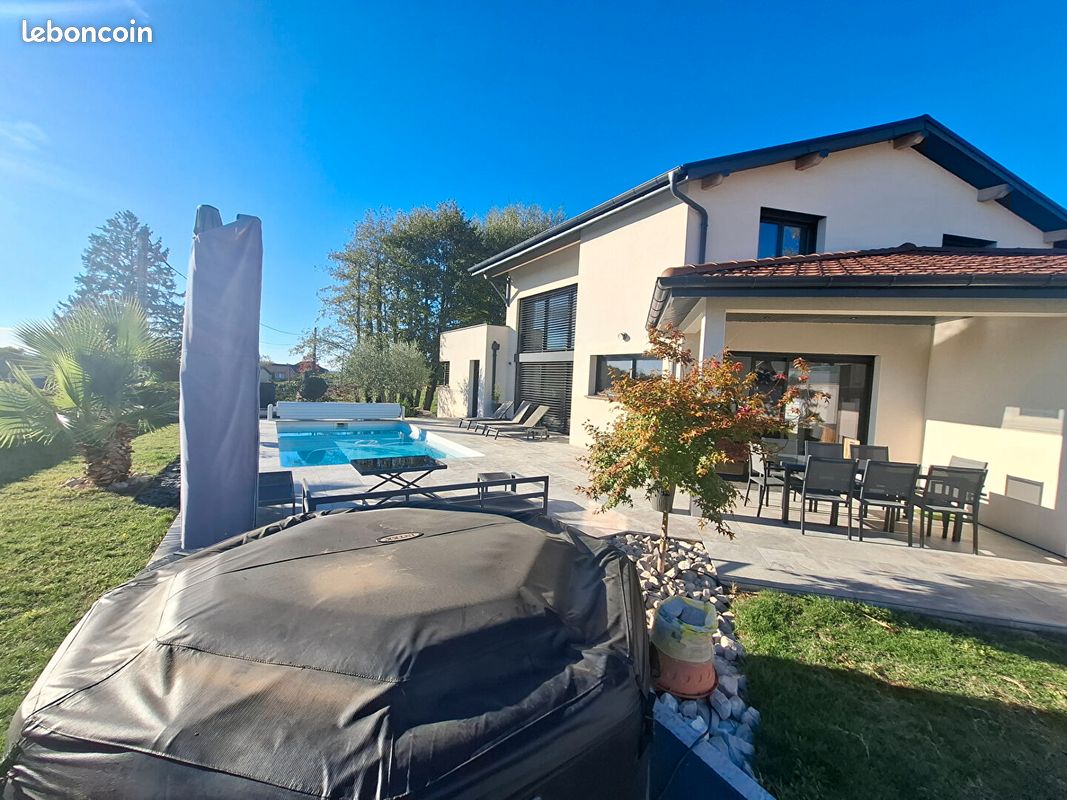 Maison 6 pièces 195 m² · à Viriat · 195 m² · 599 000 €