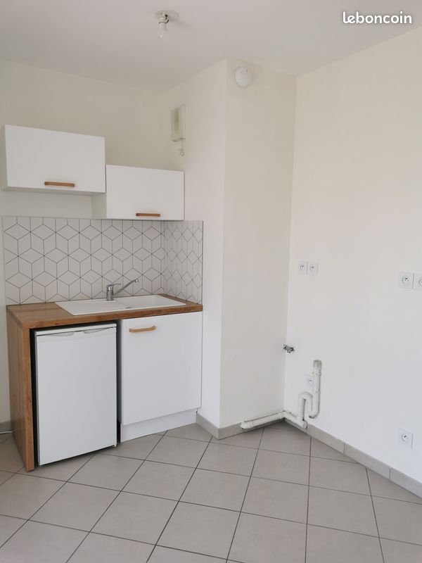 Appartement 1 pièce 27 m² · à Fleury-les-Aubrais · 27 m² · 450 €