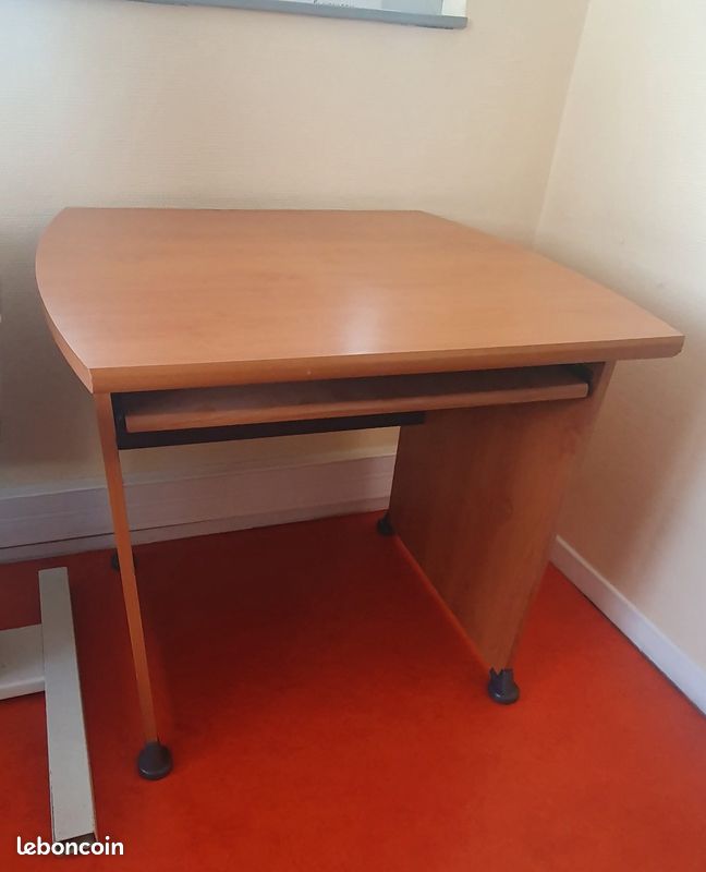 Petit bureau (image 1)
