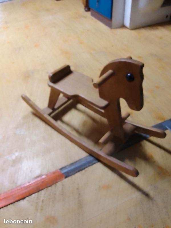 Cheval à bascule (image 2)