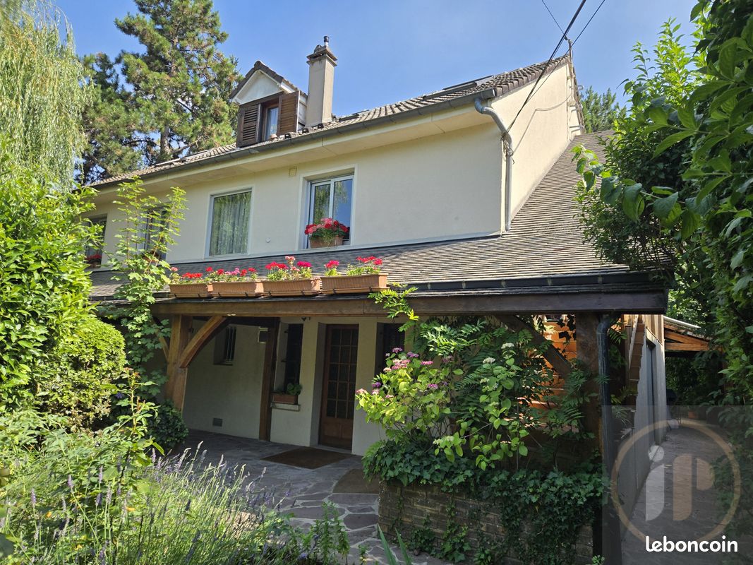 Maison 6 pièces 262 m² · à Poissy · 262 m² · 699 000 €