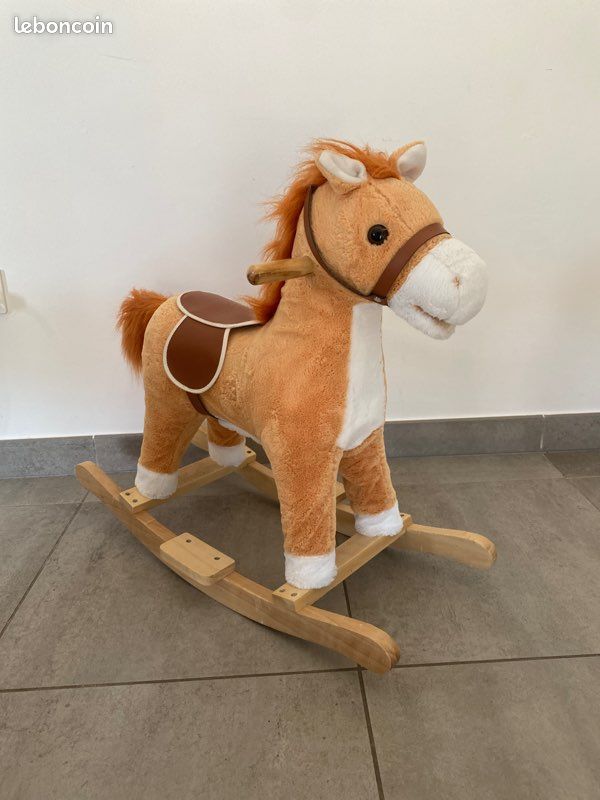 Peluche Cheval Ã Bascule En Bois Pour BÃ©bÃ© Cheval à Bascule En