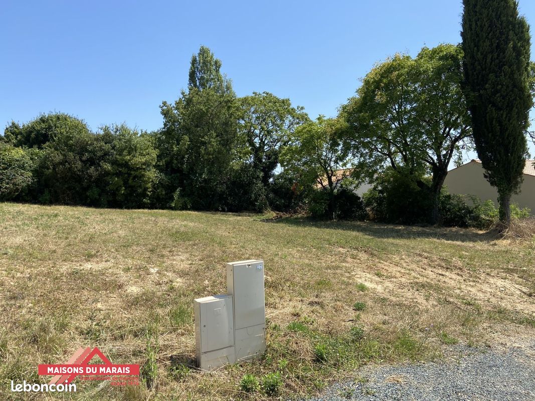 Terrain de 733 m² à AIFFRES · 89 800 €