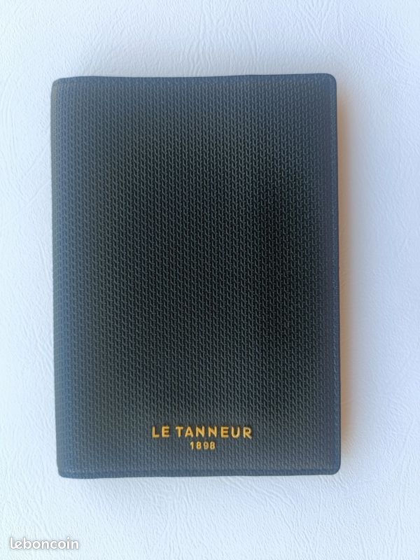 Protège-passeport LE TANNEUR – Cuir Noir & Bleu Électrique (image 1)