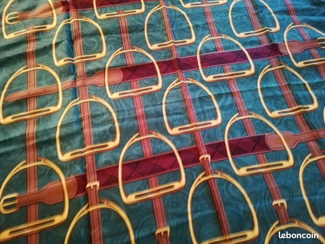 Foulard Lancel 100% soie (image 2)