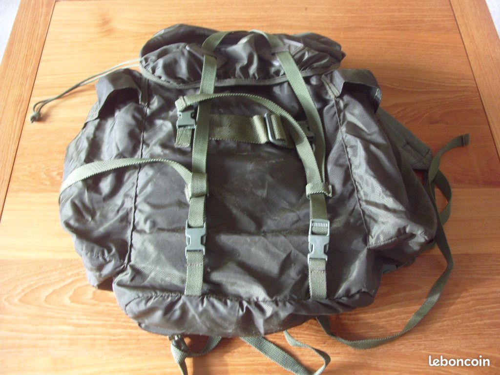 Lot Militaire Camouflage - Treillis, Sac à Dos, Chemisettes, Casquette - Occasion Pour Pêche Ou Chasse
