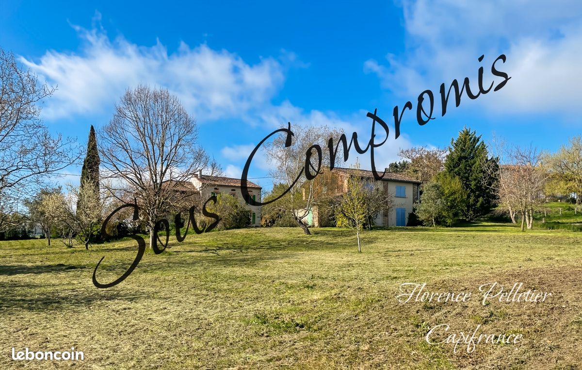 Maison 14 pièces 325 m² · à Aguts · 325 m² · 220 000 €