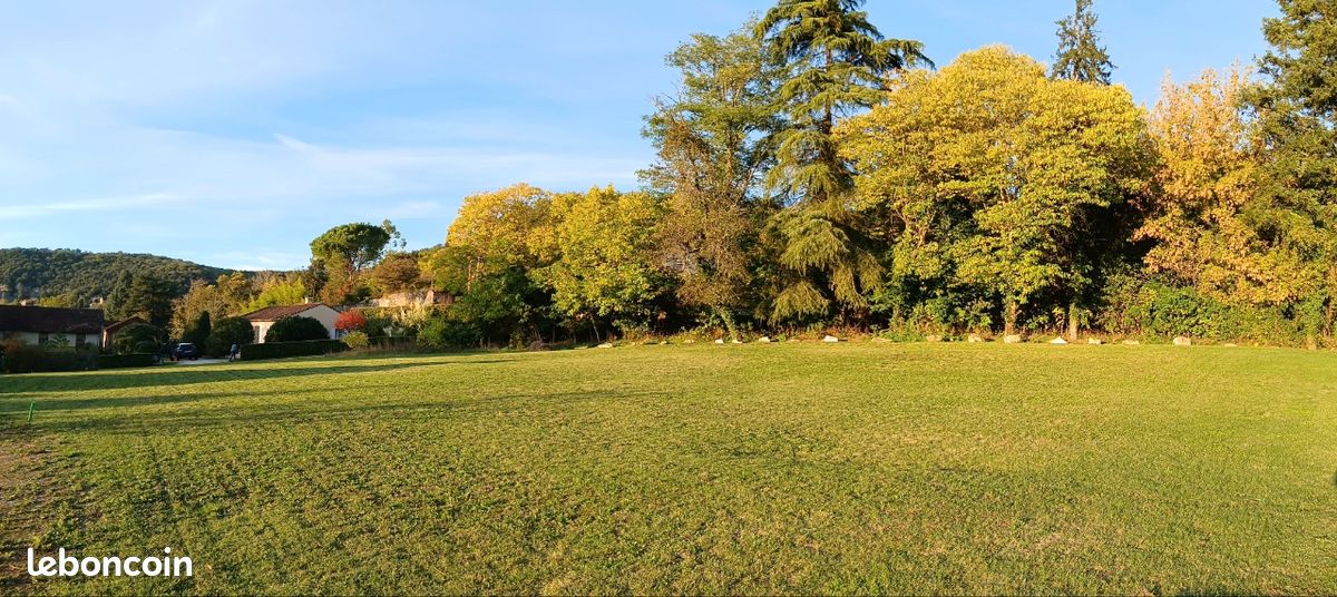 Vends terrain 1350m² avec CU et viabilisé · à La Roque-Gageac · 52 000 €