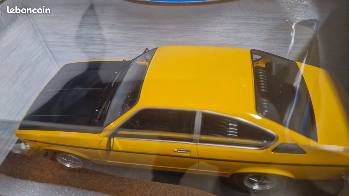 Opel Kadett C Coupe 1975 Rojo 1:18 – Detalles en miniatura de alta