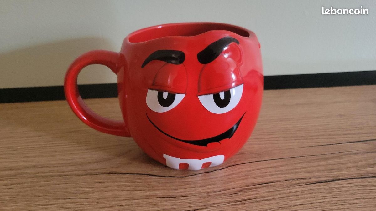 Tasse rouge M&M's (image 1)