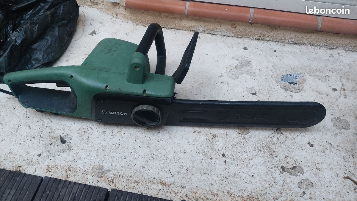 Tronçonneuse Bosch électrique (image 1)