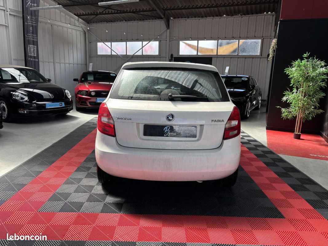 SKODA FABIA 1.6 TDi 75 CH ACTIVE (image 4)