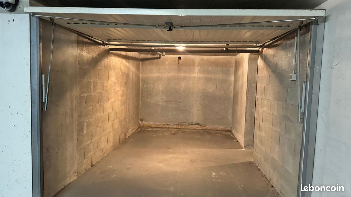 Parking 17 m² · à Lyon · 17 m² · 180 €/mois