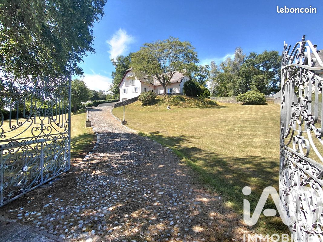 Maison 9 pièces 252 m² · à Poueyferré · 252 m² · 299 500 €