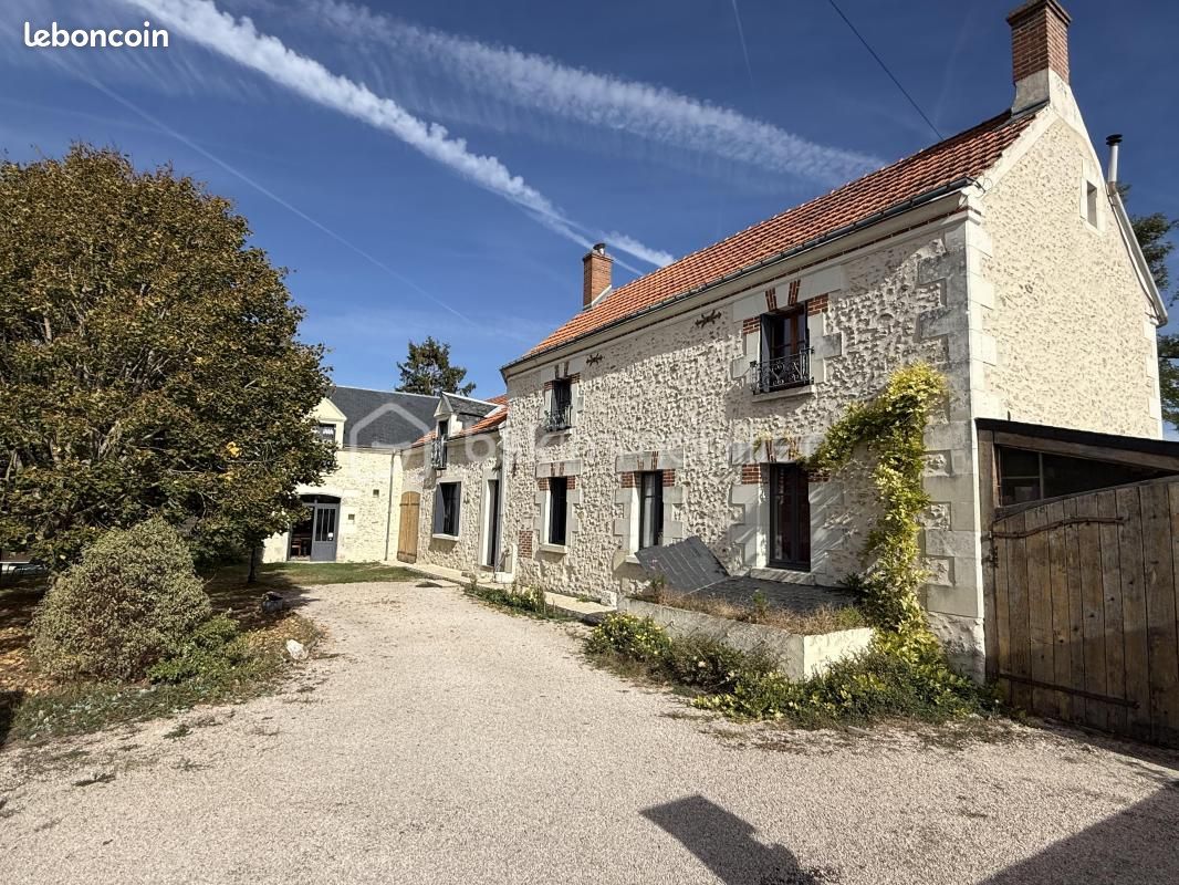 10 pièces 328 m² · à Tauxigny-Saint-Bauld · 328 m² · 598 500 €