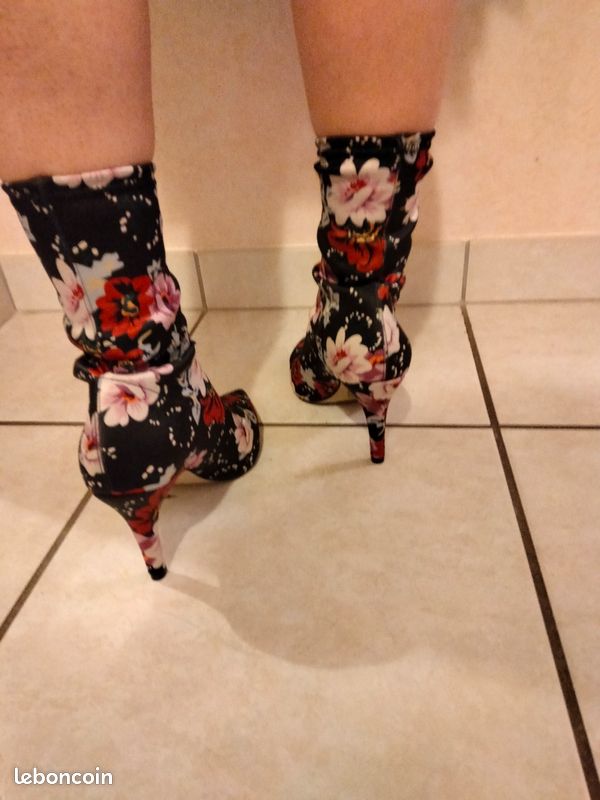 Bottines chaussettes à talons aiguille Chaussures