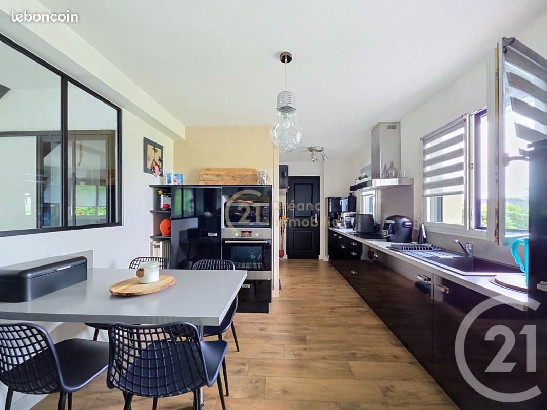 Maison 6 pièces 107 m² · à Le Crouais · 107 m² · 281 700 €