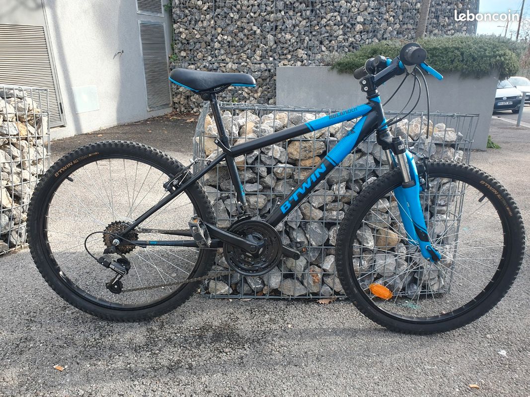 VÉLO VTT - B'twin Rockrider 520 EUR 200,00 - FR