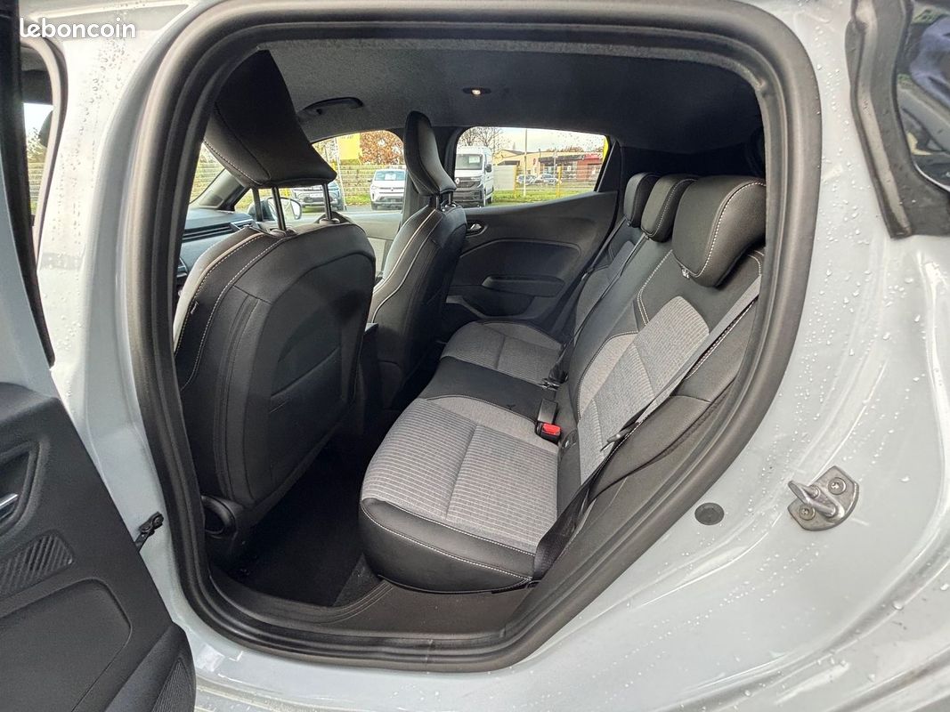 Renault CLIO V 1.6 E-TECH 145CH FULL HYBRID TECHNO - 24 (image 9)