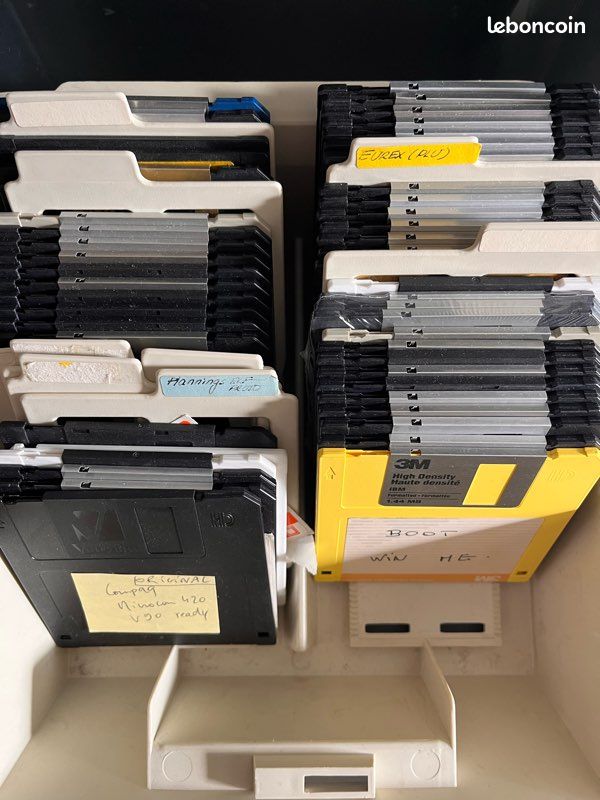 LOT DE 139 Disquettes 3,5 3,5 pouces utilisées PC EUR 94,90 - FR