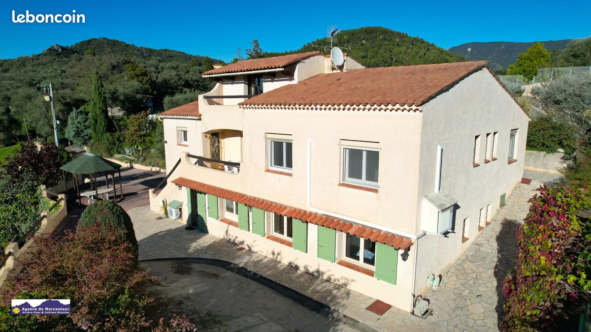 Maison 8 pièces 223 m² · à La Roquette-sur-Var · 223 m² · 890 000 €