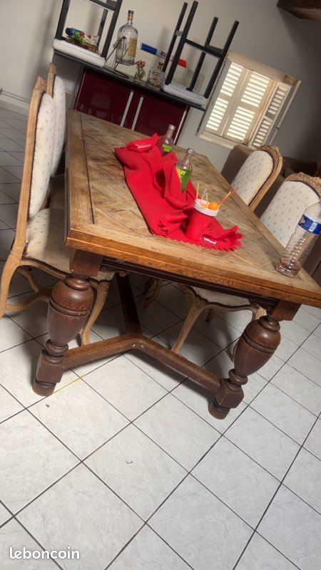 Table en bois (image 1)
