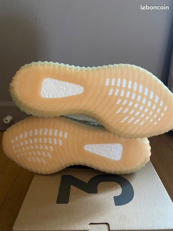 Yeezy 350 V2 (image 3)
