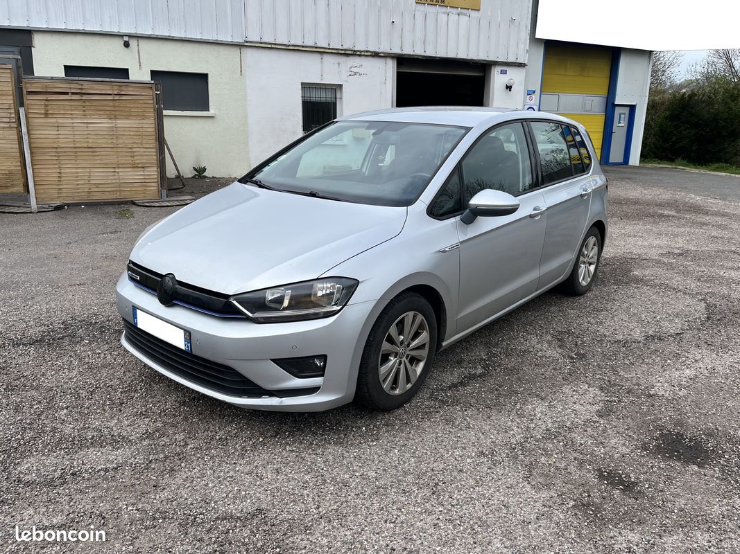 Volkswagen Golf VII 1,6 TDI Sportsvan 110ch 6cv Bluemotion (image 1)