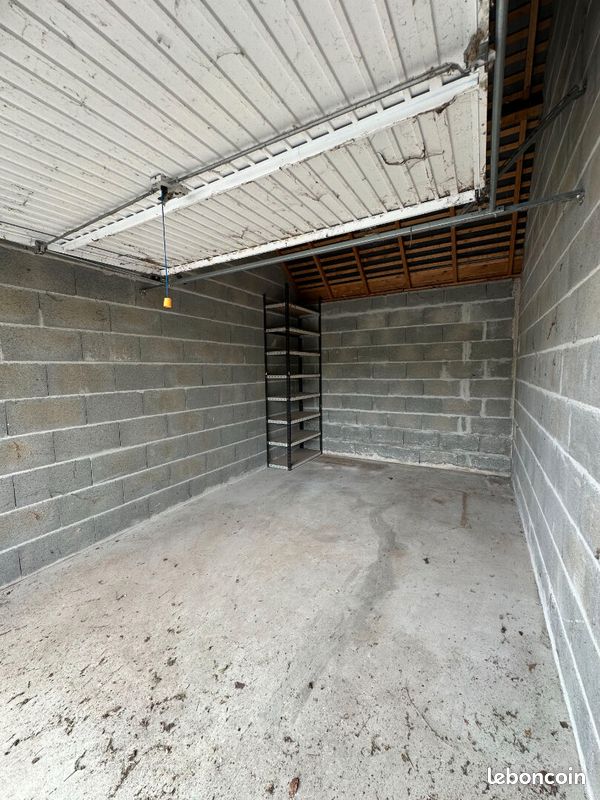 Parking 19 m² · à Les Ponts-de-Cé · 19 m² · 90 €/mois
