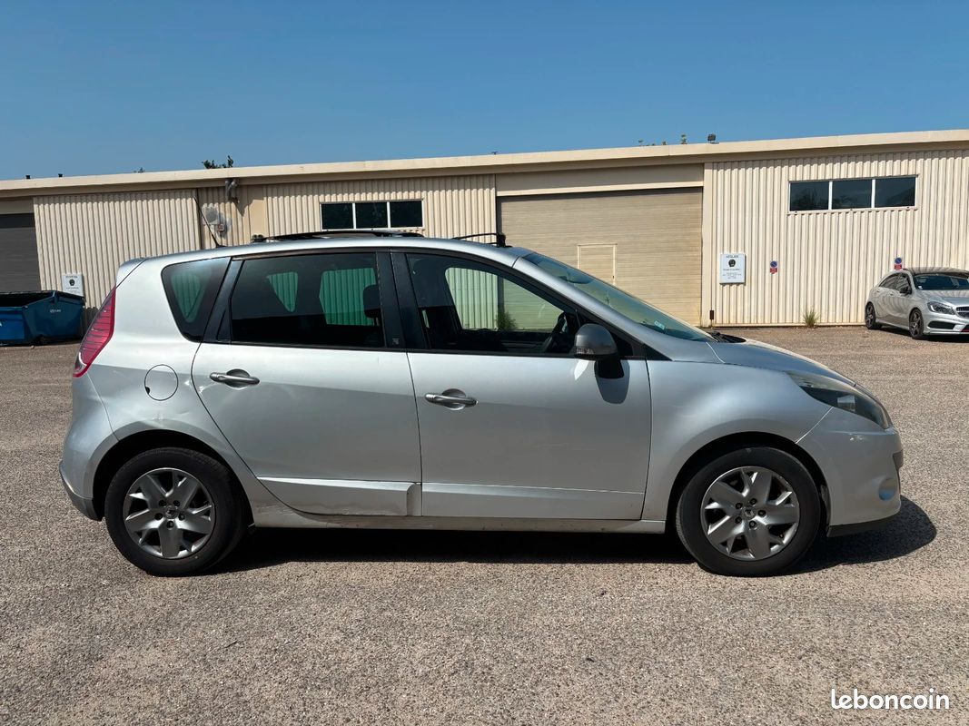 RENAULT SCENIC III dCi 130 FAP Energy eco2 15th - 4 PNEUS NEUFS - MOTEUR À CHAINE - TOIT OUVRANT (image 6)