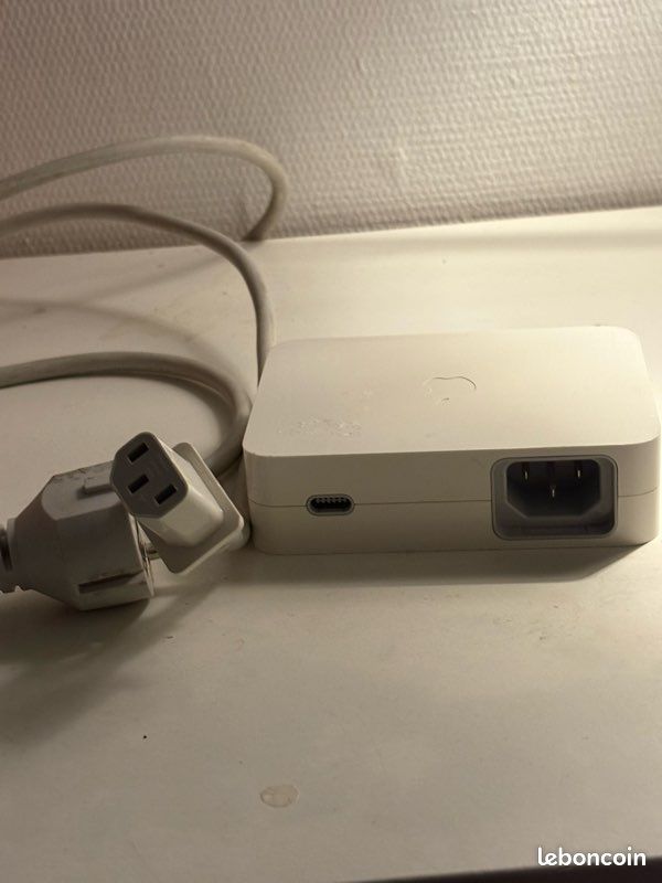 Apple cinema display 65W power adapter Modèle A1096 Accessoires