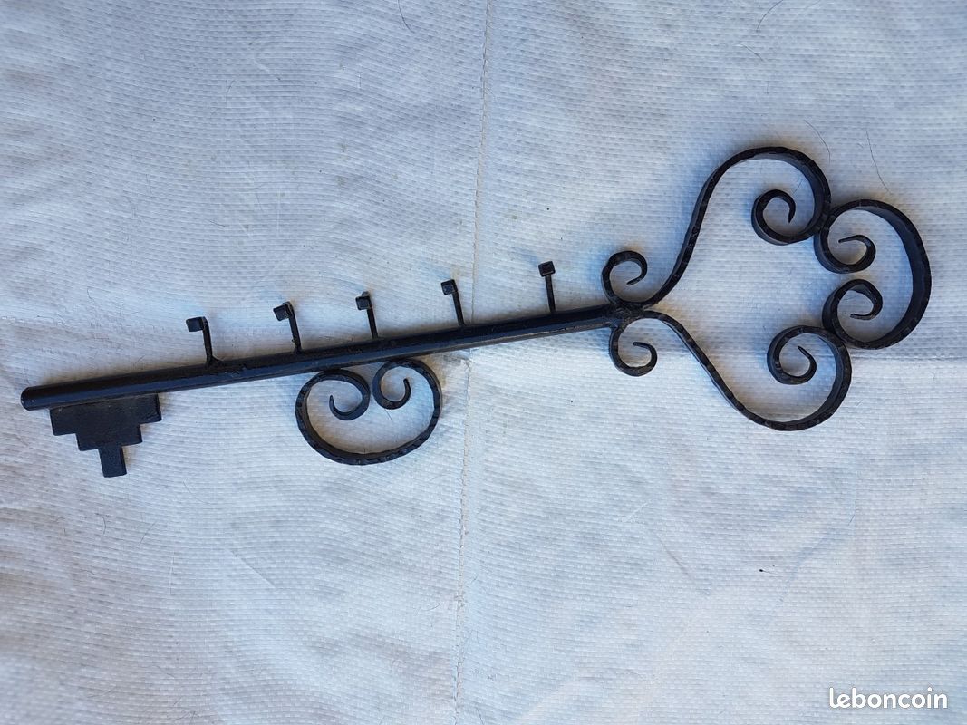 Clef en fer forgé (image 1)