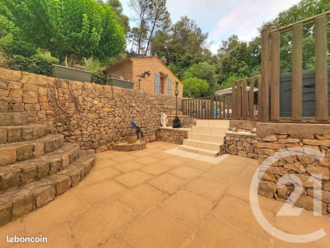 Maison 6 pièces 159 m² · à Entrecasteaux · 159 m² · 550 000 €
