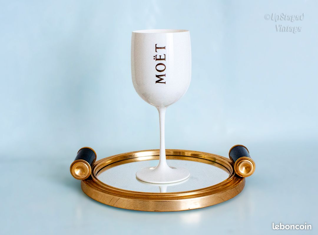 Gobelet en plastique blanc pour champagne Moët & Chandon, conçu par Jean-Marc Gady (image 4)