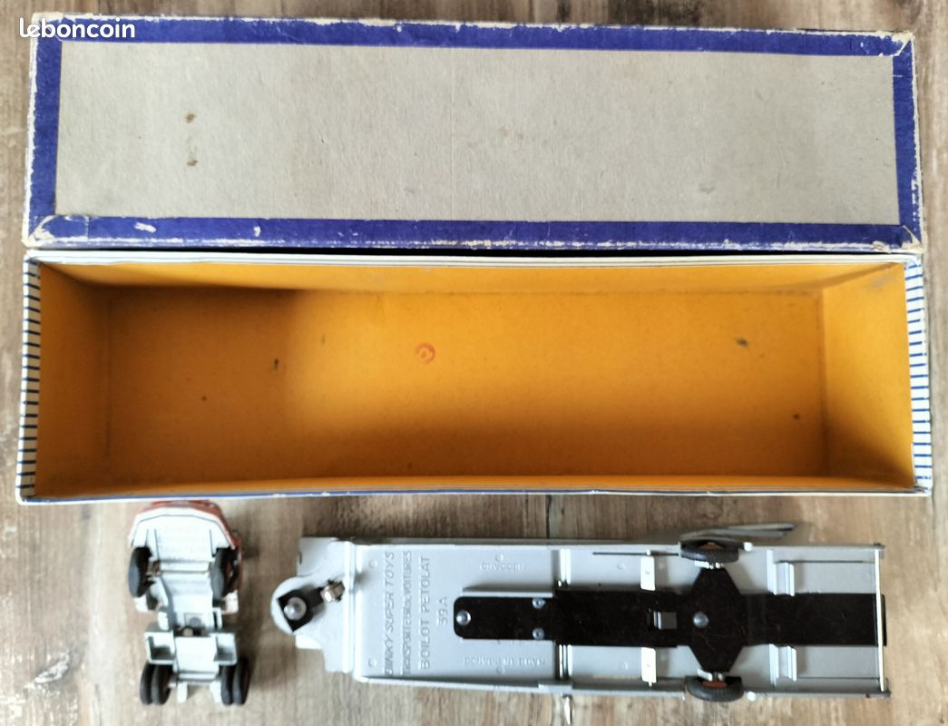 DINKY TOYS : n° 39A TRACTEUR UNIC SEMI-REMORQUE BOILOT avec sa BOITE