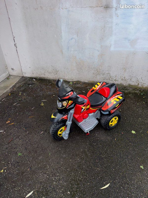 Voiture enfant manuel + moto électrique enfant (image 1)