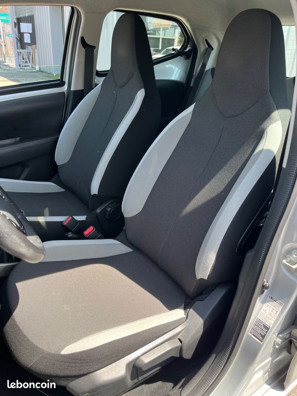 TOYOTA AYGO 1.0 VVTI 70 *RIEN A PREVOIR - MOTEUR A CHAINE - CAMERA DE RECUL - CLIMATISATIOn (image 8)
