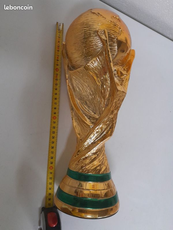 Réplique Trophée Coupe Du Monde 1982 – Hauteur 25 Cm, Poids 1,775 Kg, Doré
