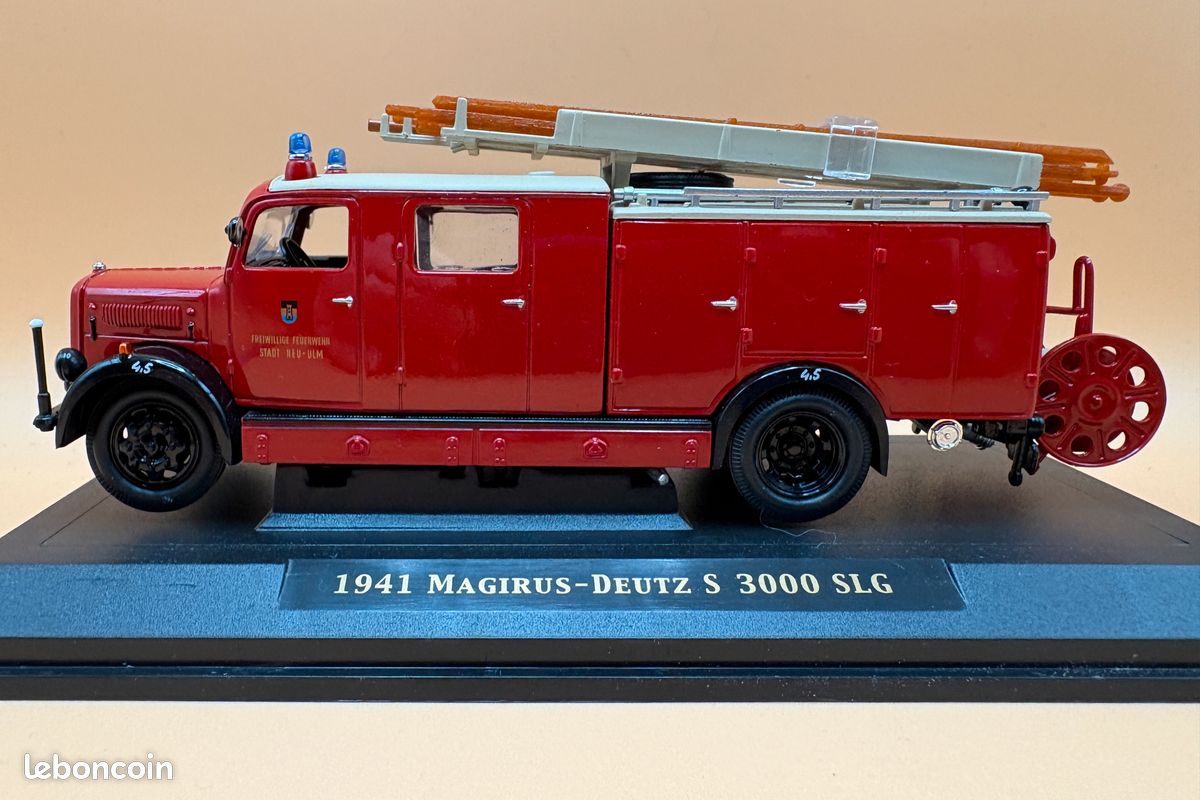 Märklin 18039 - camion Magirus Deutz pompiers grue rotative rouge