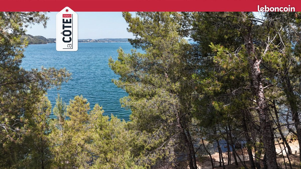 Terrain 843 m² · à Saint-Mitre-les-Remparts · 843 m² · 296 000 €